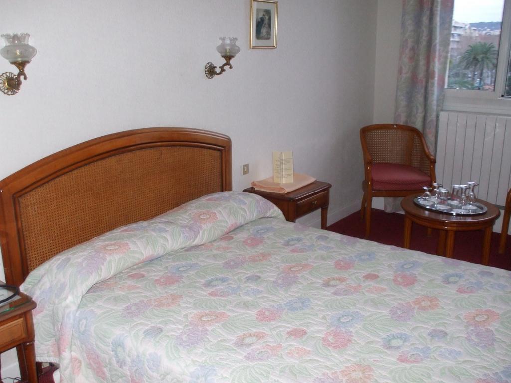 Hotel Aiglon Menton Rom bilde